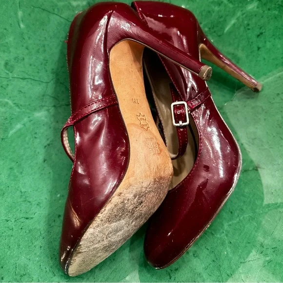 Saks fifth avenue shoes I good condition - Picture 6 of 6